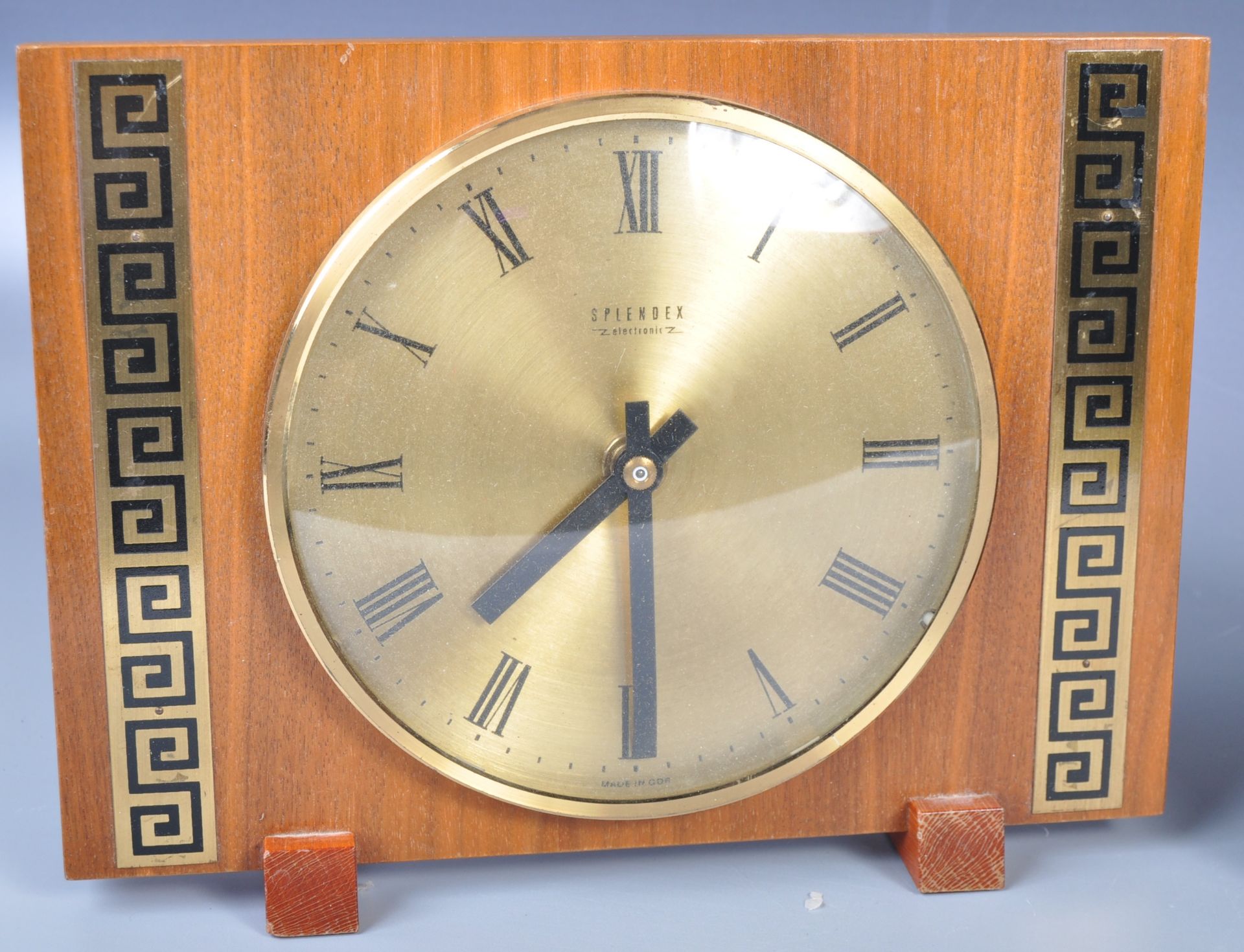 TWO VINTAGE TEAK WOOD RETRO TABLE CLOCKS - Bild 2 aus 4