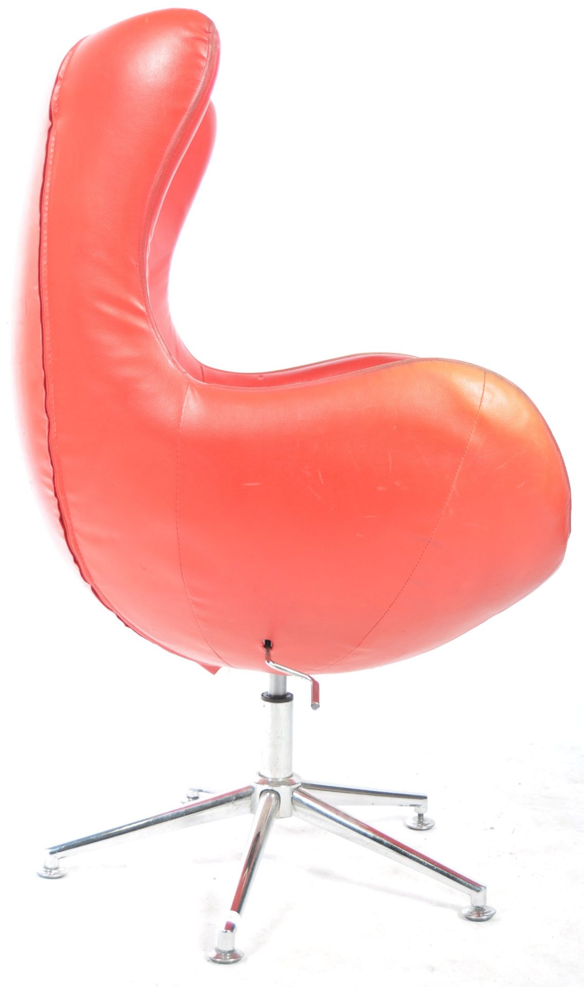 MID CENTURY RED LEATHER AND CHROME SWIVEL EGG CHAIR - Image 3 of 6