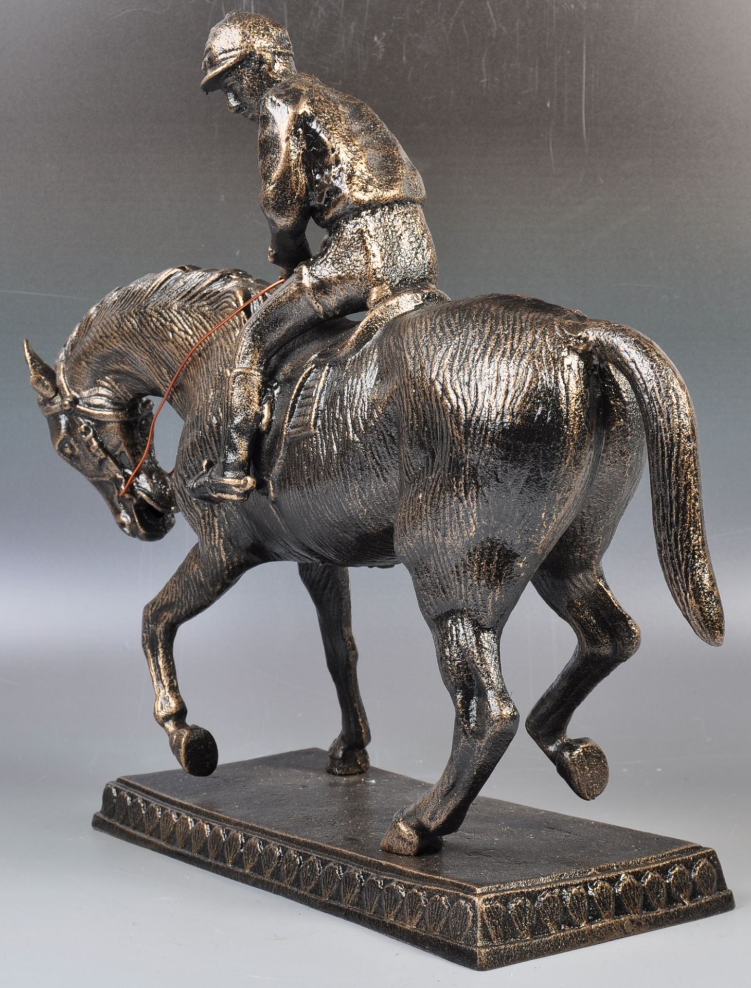 LARGE BRONZE EFFECT HORSE & JOCKEY DECORATIVE FIGURE - Bild 3 aus 5