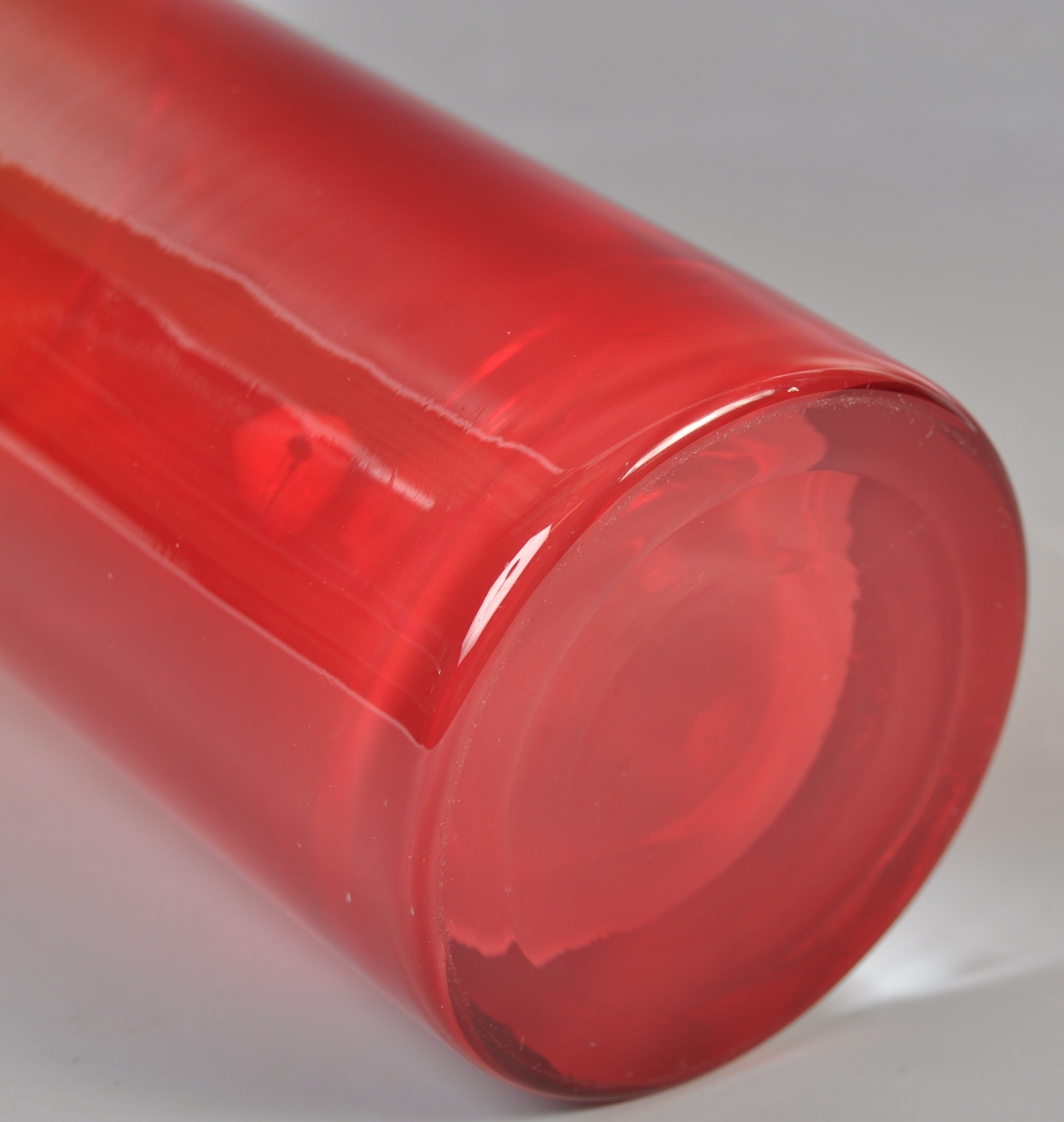 TAMARA ALADIN RIIHIMAKI GLASS VASE IN RUBY RED - Image 3 of 3