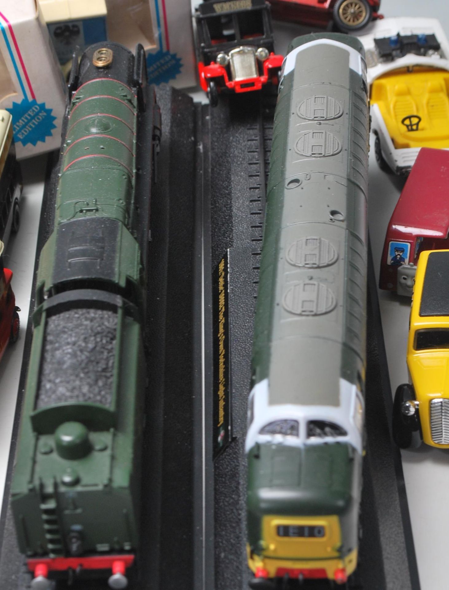 LARGE COLLECTION OF VINTAGE RETRO 20TH CENTURY DIE CAST TOYS - Bild 4 aus 10