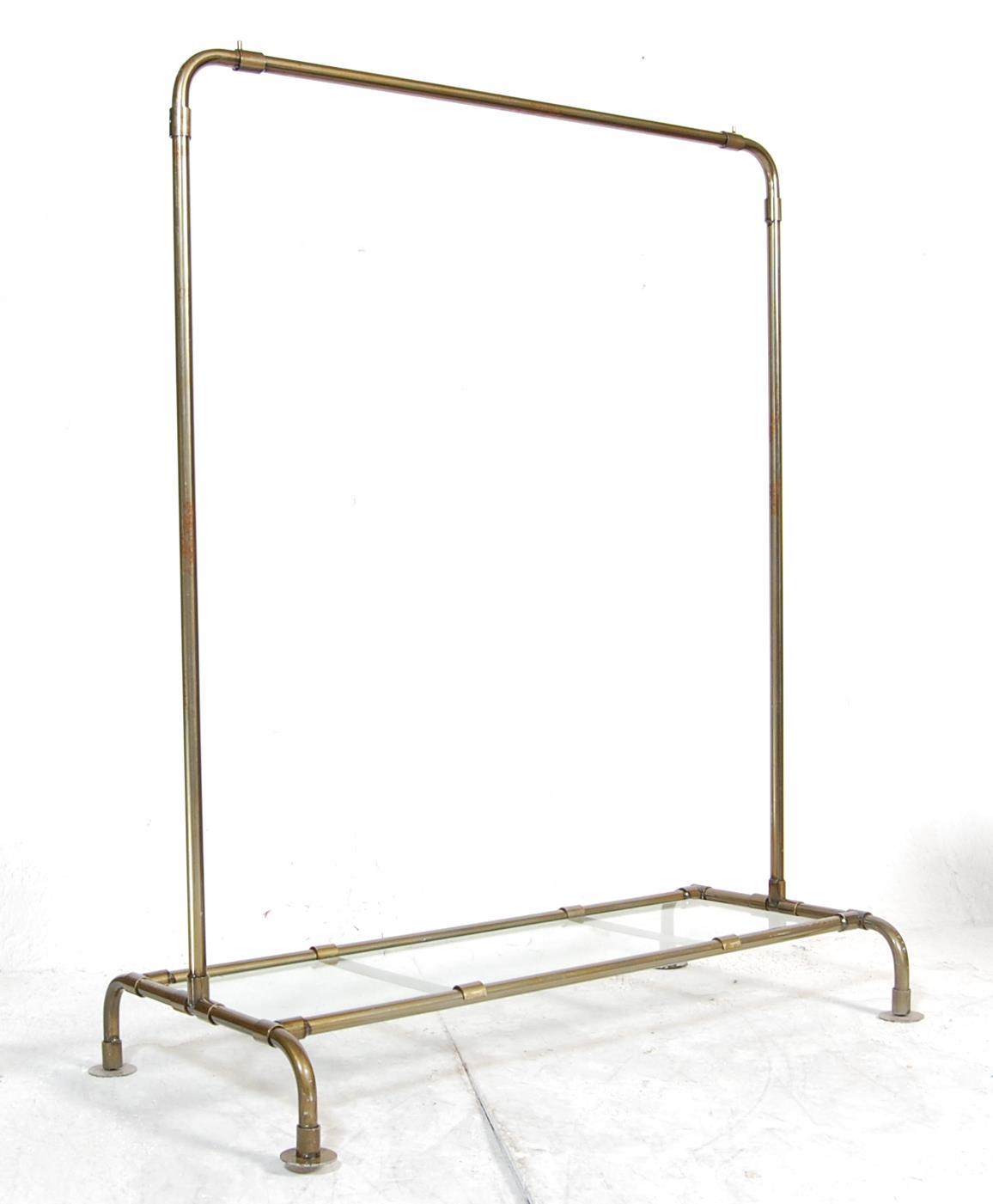 A RETRO 20TH CENTURY HABERDASHERY SHOP FLOOR STANDING CLOTHES RAIL