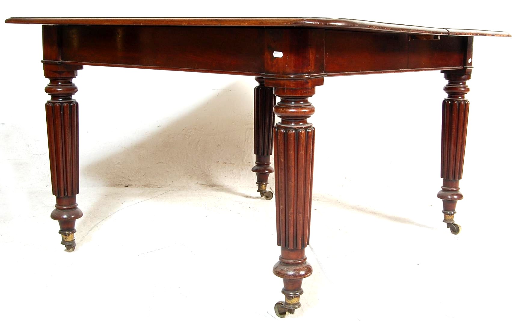 19TH CENTURY VICTORIAN SOLID MAHOGANY DINING TABLE - Image 4 of 4