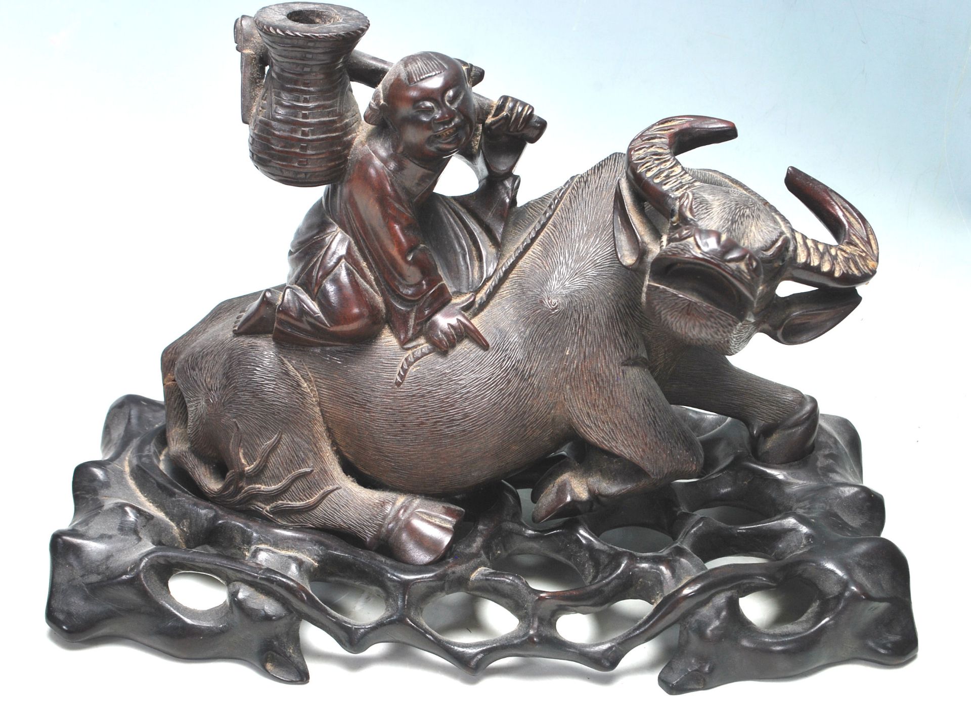 A PAIR OF EARLU 20TH CENTURY CHINESE BULL WITH A BOY SITTING ON HIS BACK - Bild 2 aus 8