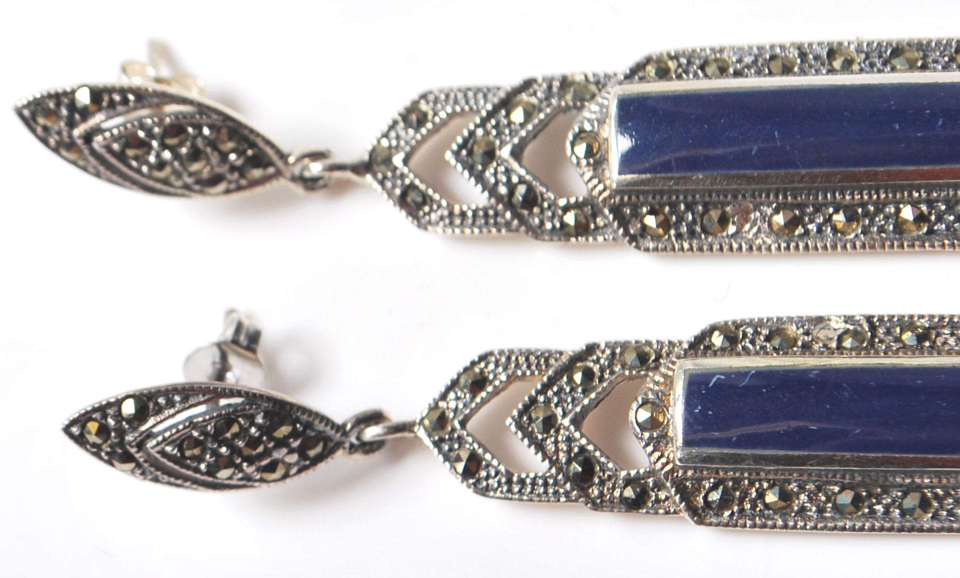A PAIR OF STAMPED 925 SILVER ART DECO STYLE DROP EARRING SET WITH LAPIS LAZULI - Bild 5 aus 7