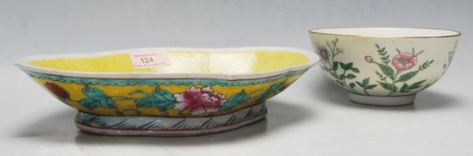 TWO CHINESE CERAMIC BOWLS - FAMILY JAUNE - FLORAL MOTIFS DECORATIONS