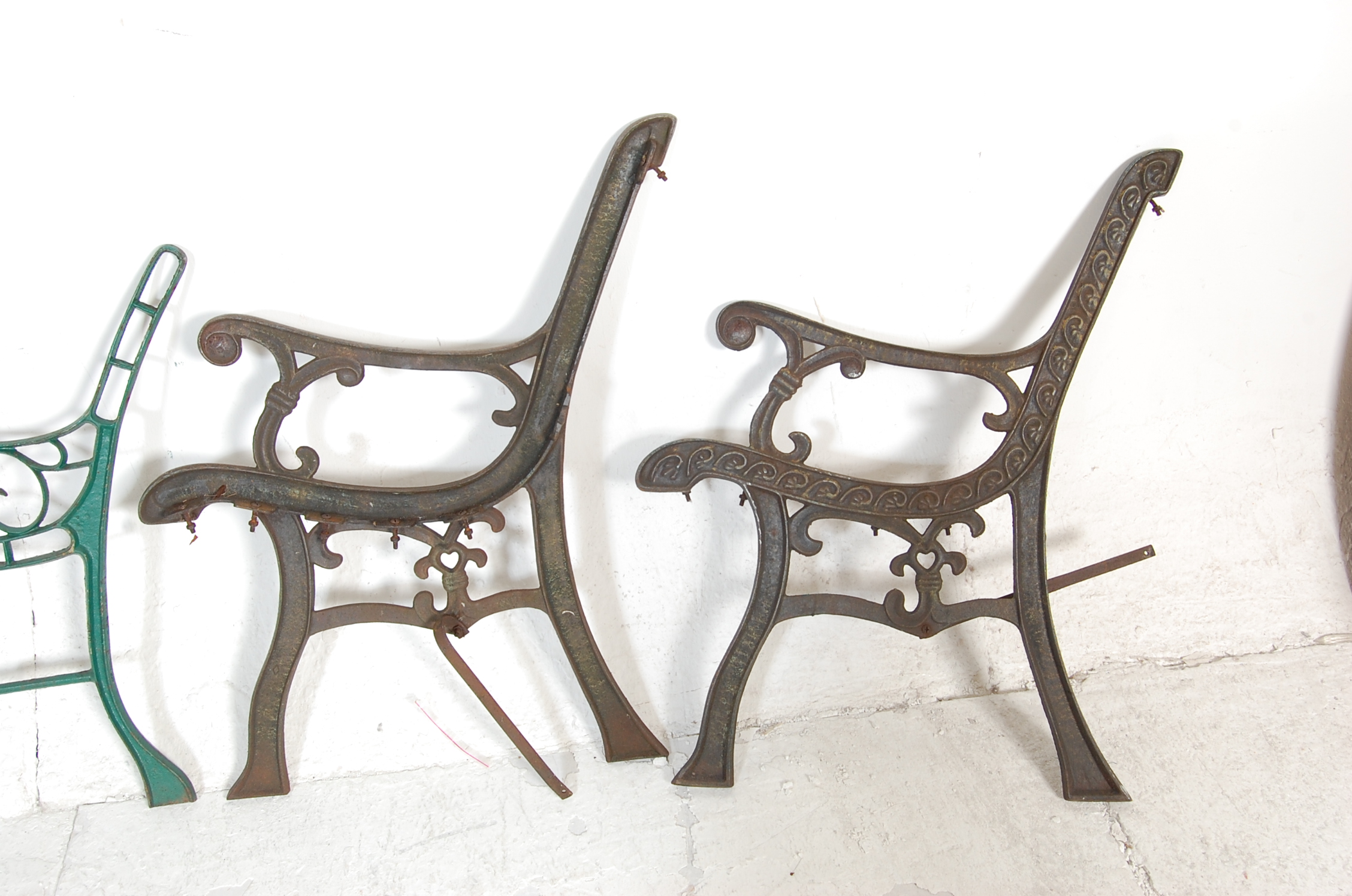 A PAIR OF ANTIQUE STYLE CAST METAL BENCH ENDS - Image 3 of 3