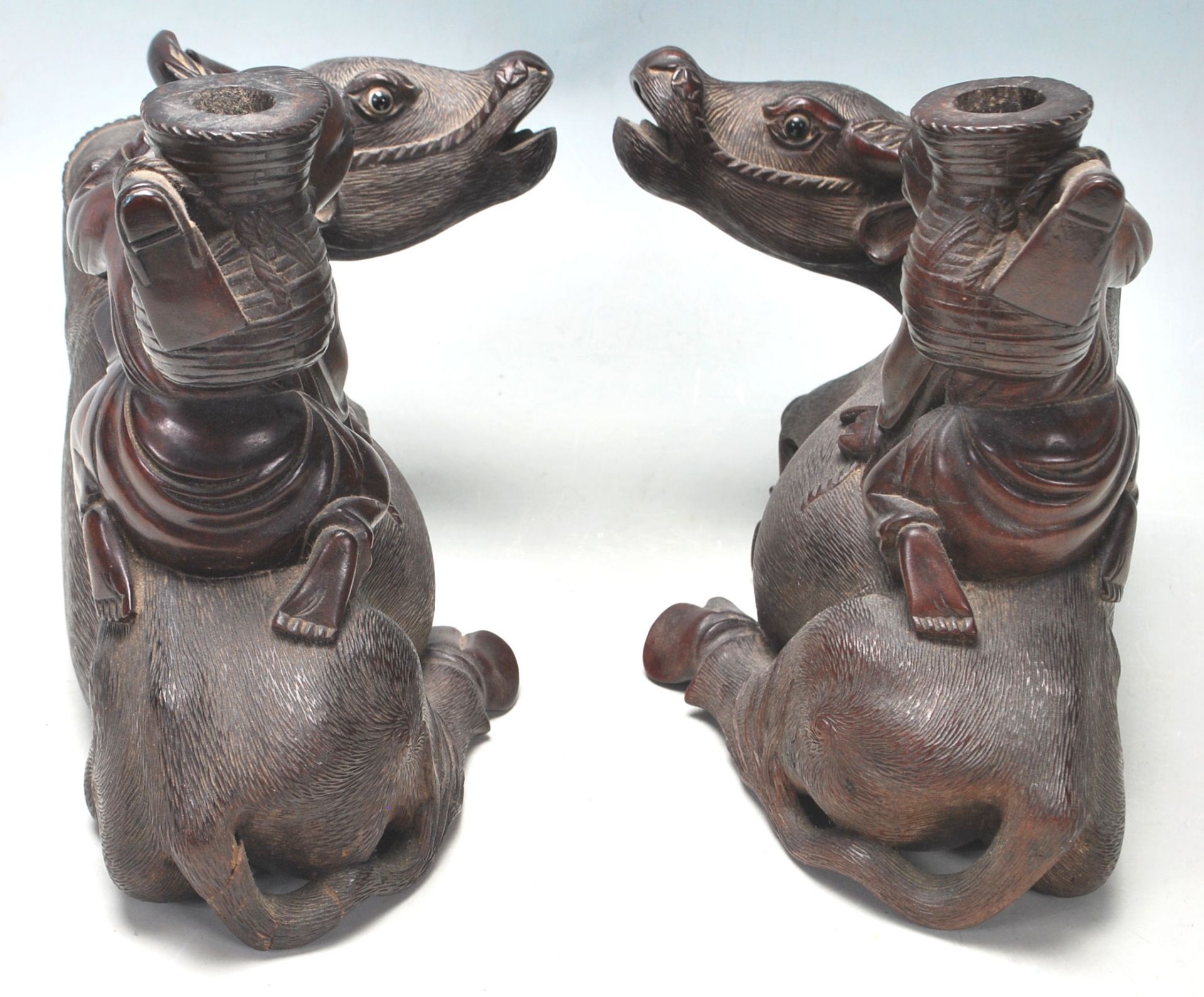 A PAIR OF EARLU 20TH CENTURY CHINESE BULL WITH A BOY SITTING ON HIS BACK - Bild 6 aus 8