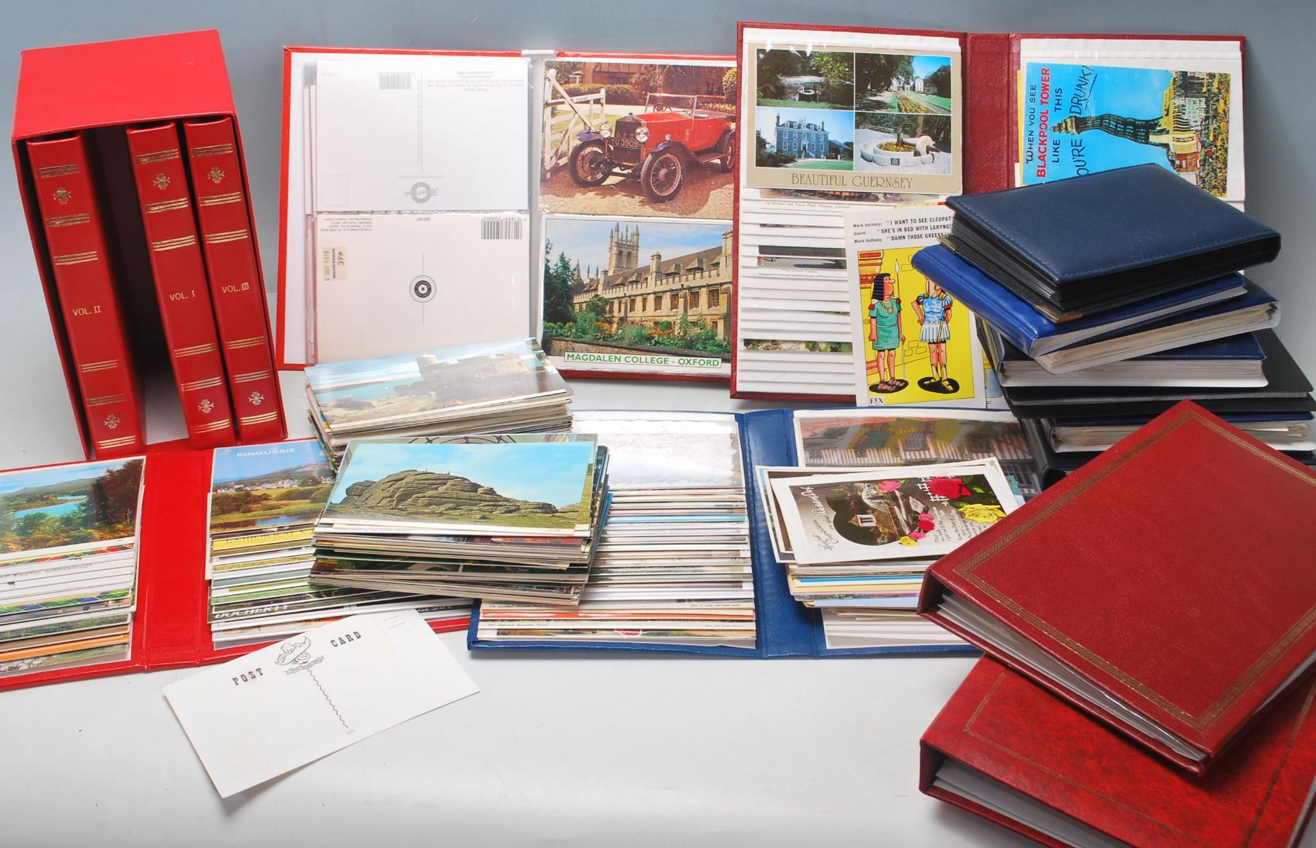 LARGE COLLCETION OF 20TH CENTURY POSTCARDS