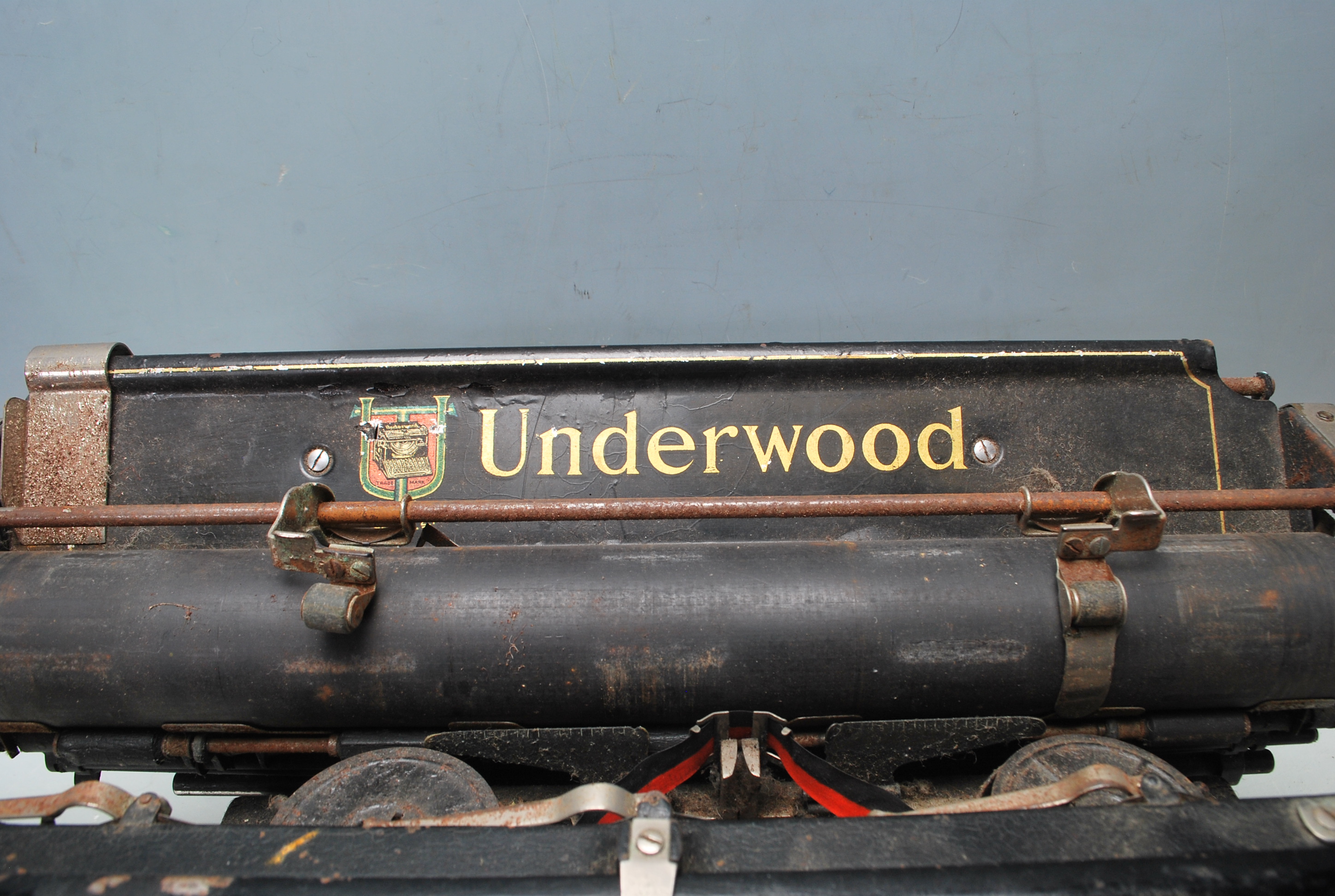 VINTAGE INDUSTRIAL ORIGINAL UNDERWOOD STANDARD TYPEWRITER - Image 4 of 6