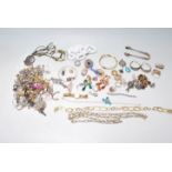 COLLECTION OF VINTAGE LADIES COSTUME JEWELLERY