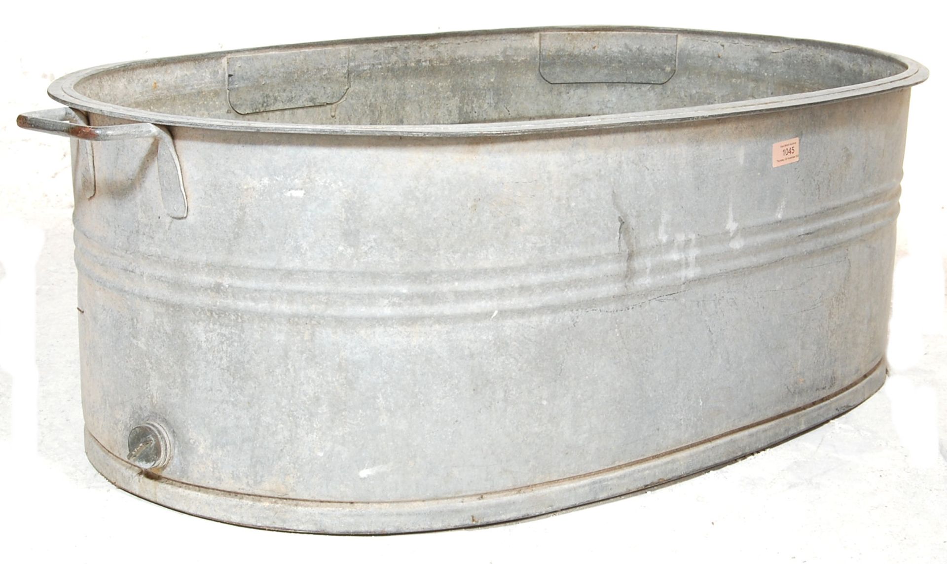 RETRO 20TH CENTURY RECLAMATION GALVANISED BATH OF AN OVAL FORM - Bild 4 aus 4