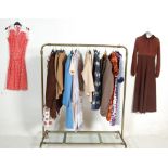 LARGE COLLECTION OF VINTAGE RETRO LADIES CLOTHING