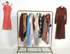 LARGE COLLECTION OF VINTAGE RETRO LADIES CLOTHING