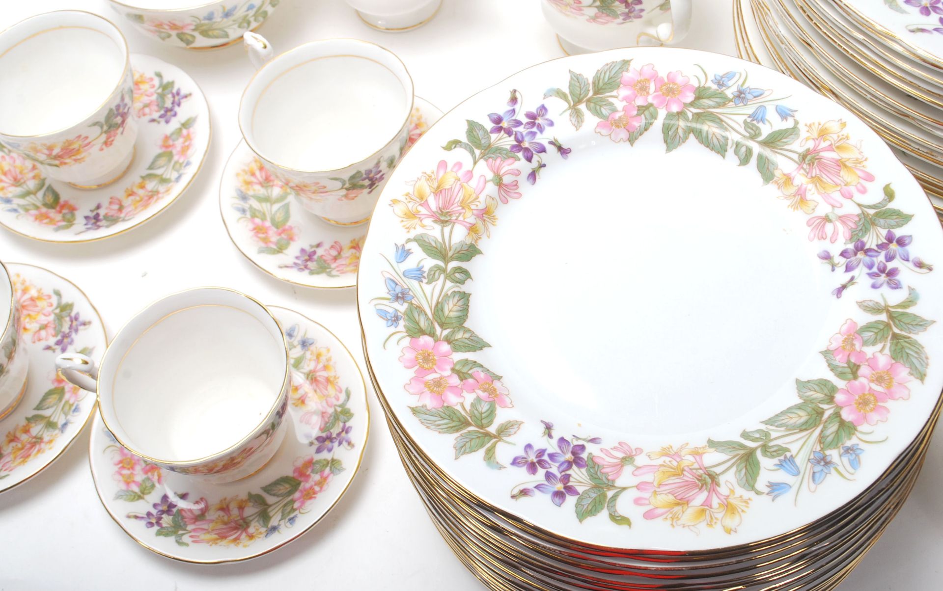 COLLECTION OF PARAGON CHINA COUNTRY LANE PATTERN TEA SERVICE - Bild 5 aus 18