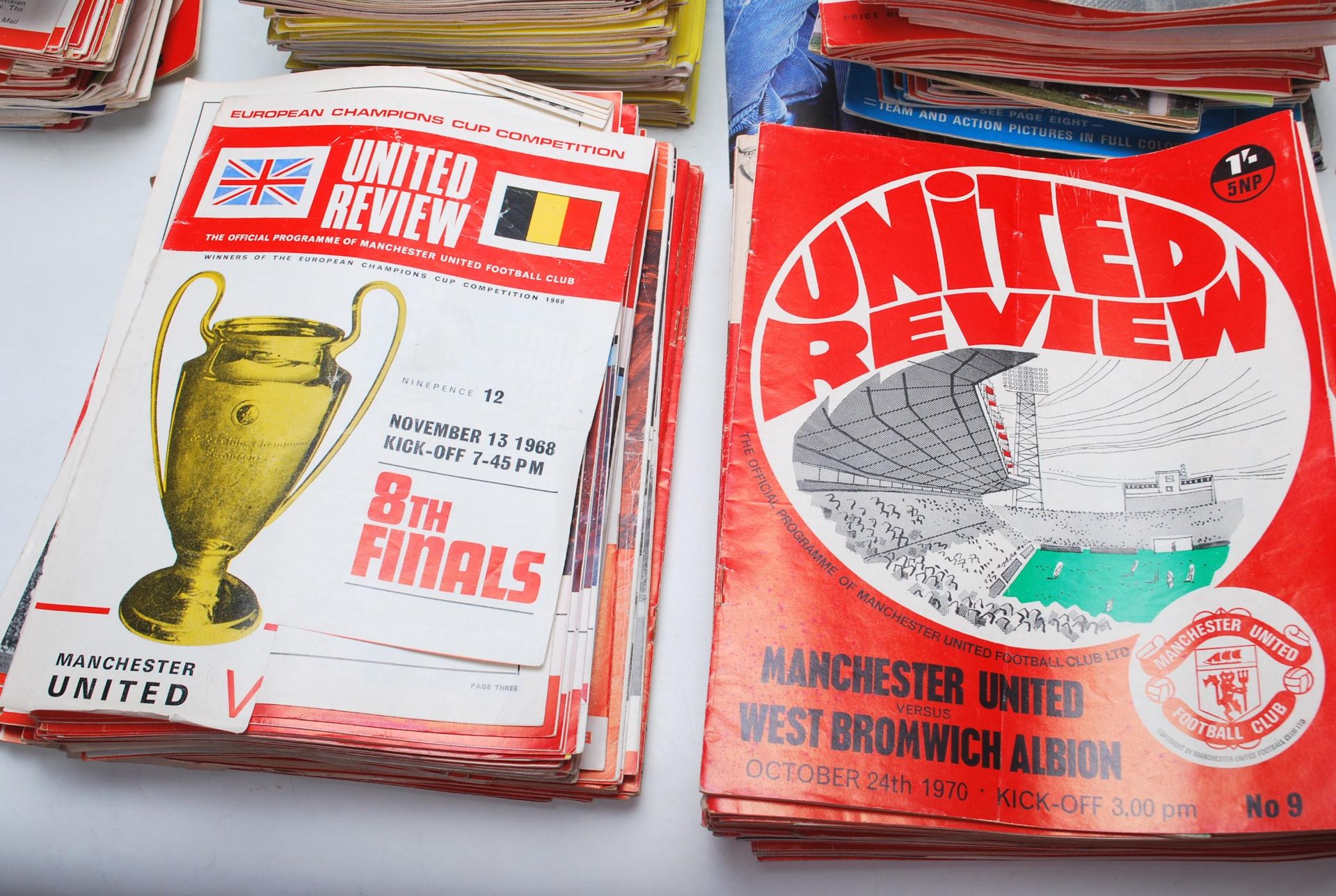 GOOD COLLECTION OF MANCHESTER UNITED RELEATED FOOTBALL PROGRAMMES - Image 3 of 8