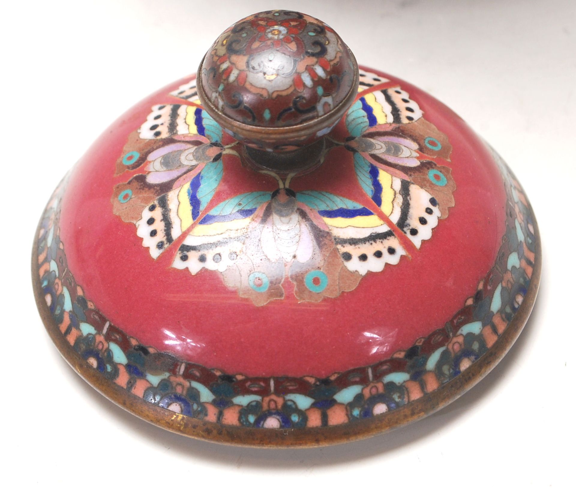 CHINESE CLOISONNE LIDDED VASE DECORATED WITH BIRDS - Bild 4 aus 6