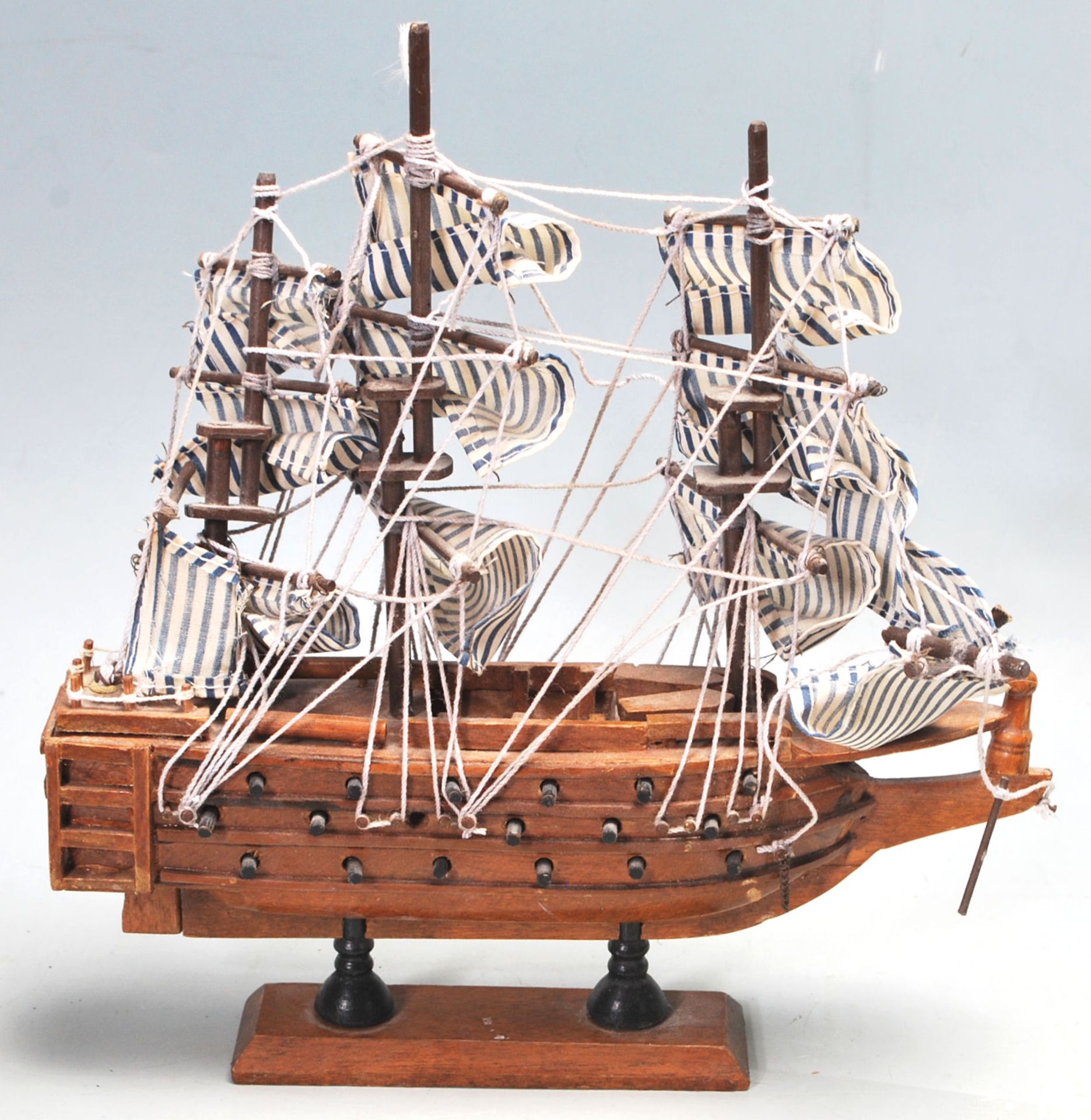 COLLECTION OF SCRATCH BUILT MODEL SAILING SHIPS / VESSELS - Bild 7 aus 7