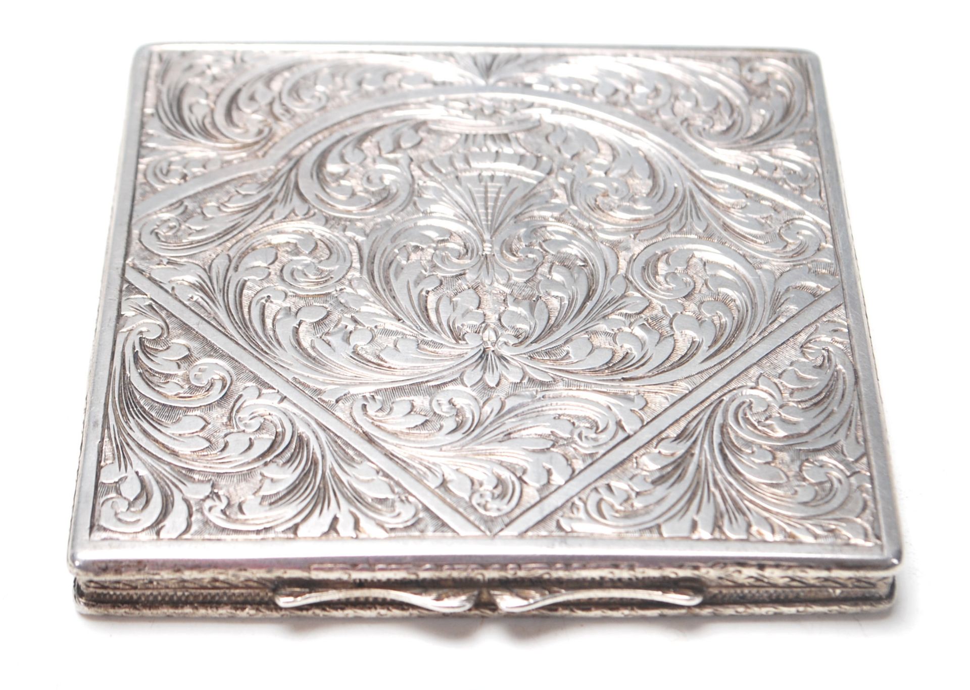 VINTAGE CONTINENTAL 800 SILVER BOX WITH HAND CARVED FOLIATE DECORATION