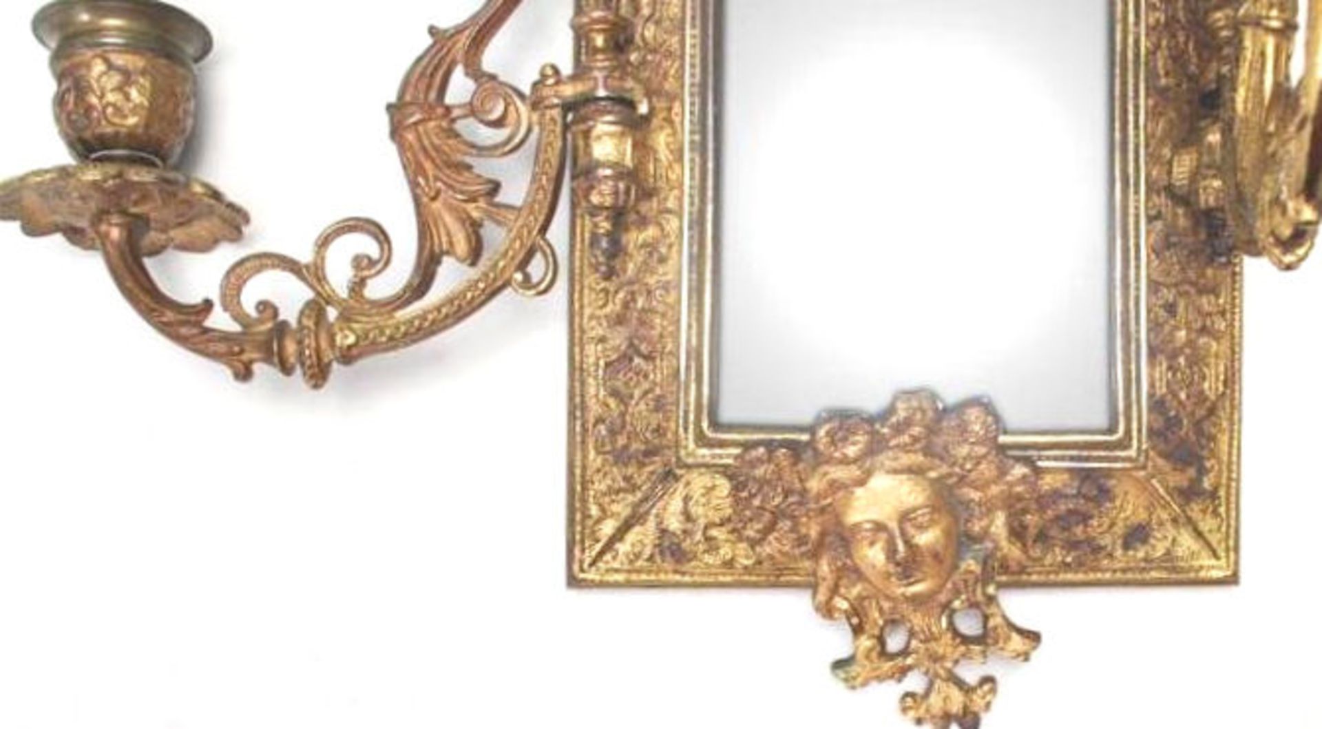 A PAIR OF VICTORIAN ANTIQUE CAST METAL GILDED SCONCE WALL MIRRORS - Bild 5 aus 7