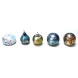 COLLECTION ISLE OF WIGHT STUDIO ART GLASS PAPERWEIGHTS