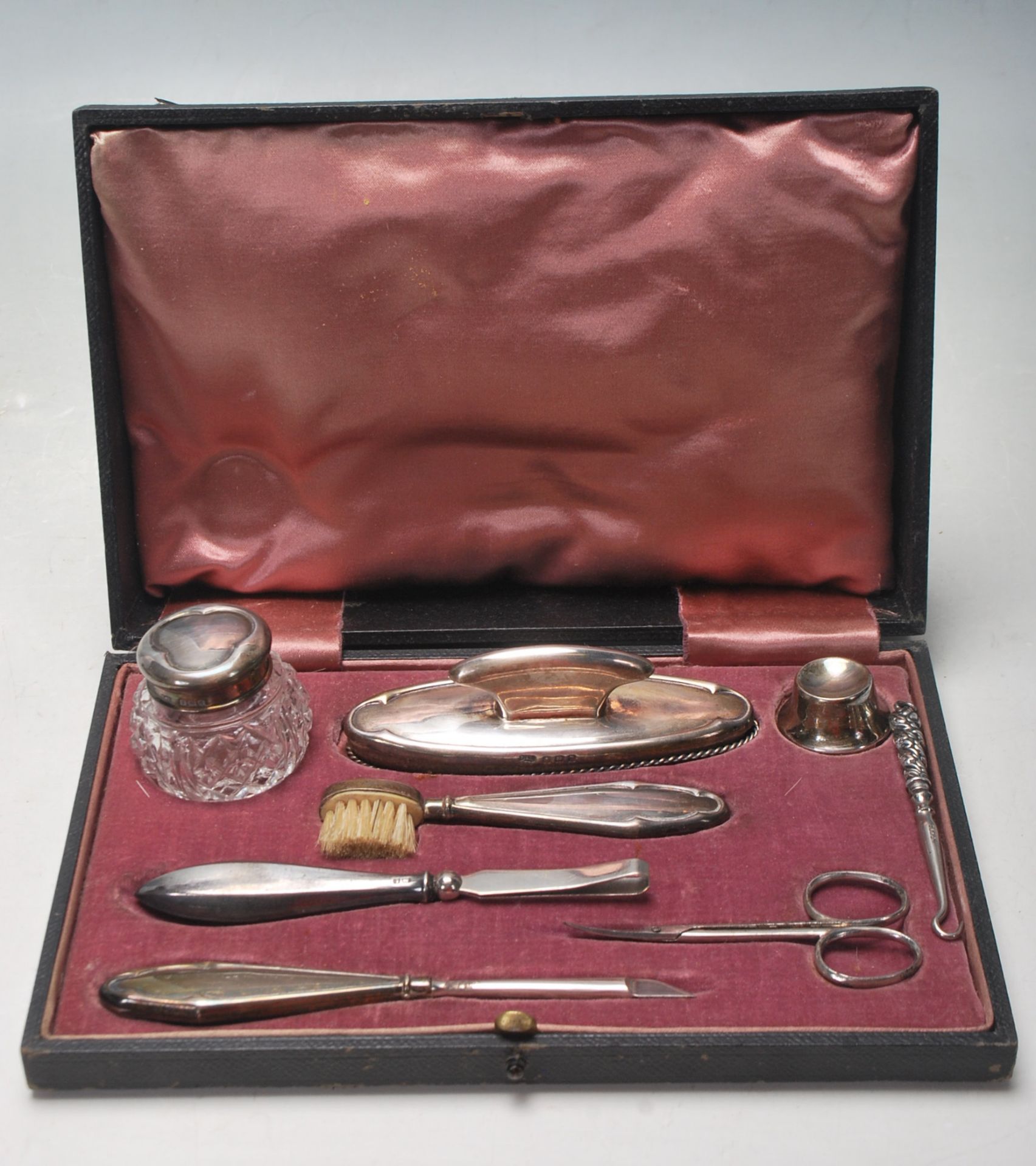 EARLY 20TH CENTURY SILVER VANITY SET BY LEVI & SALAMAN