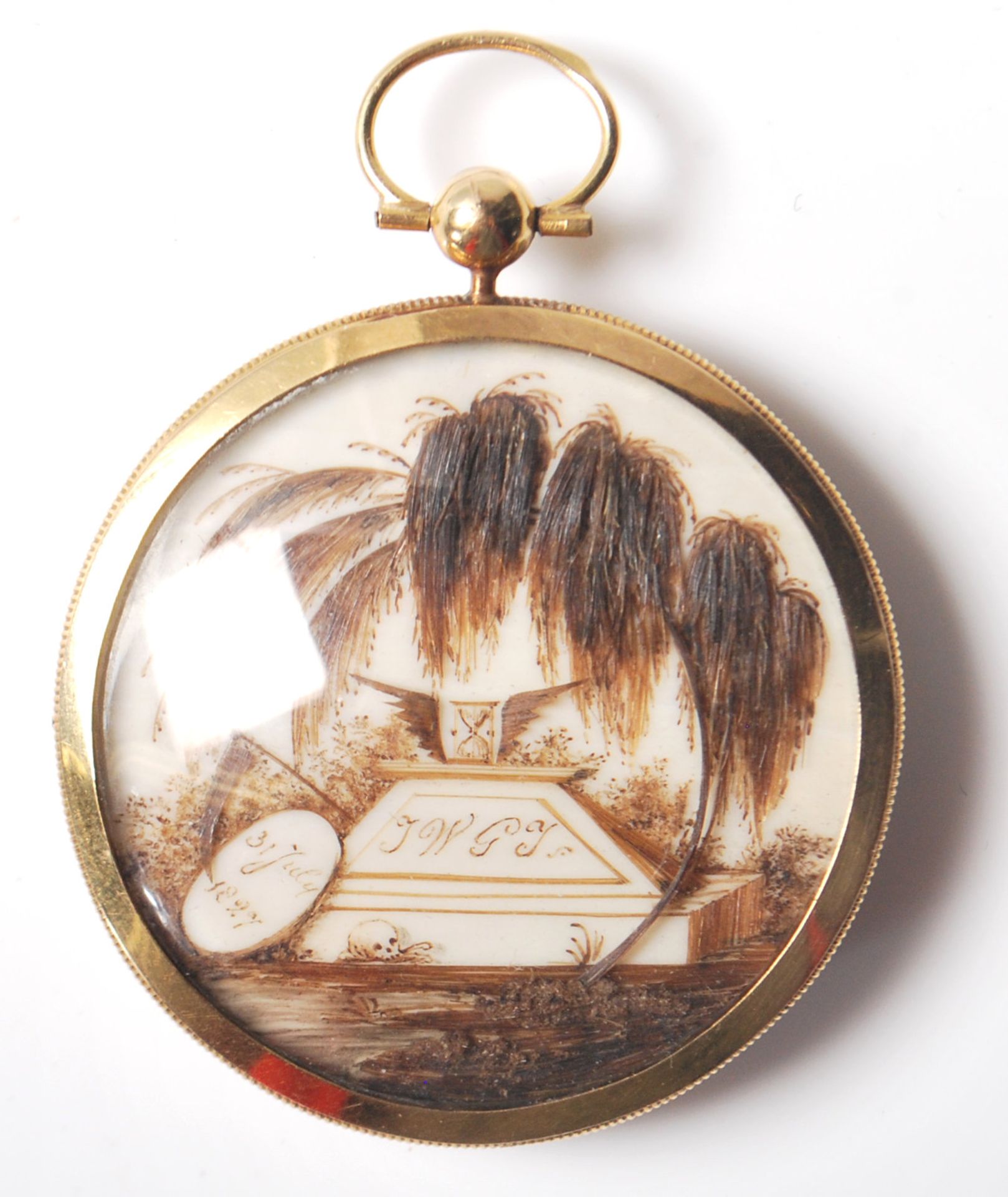 A GEORGIAN GOLD AND HAIR MOURNING LOCKET DATED 1827