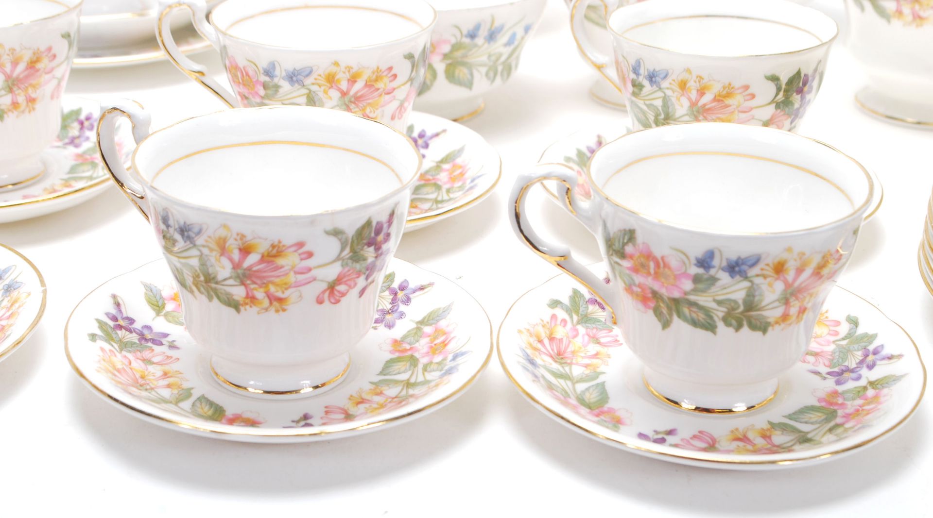 COLLECTION OF PARAGON CHINA COUNTRY LANE PATTERN TEA SERVICE - Bild 8 aus 18