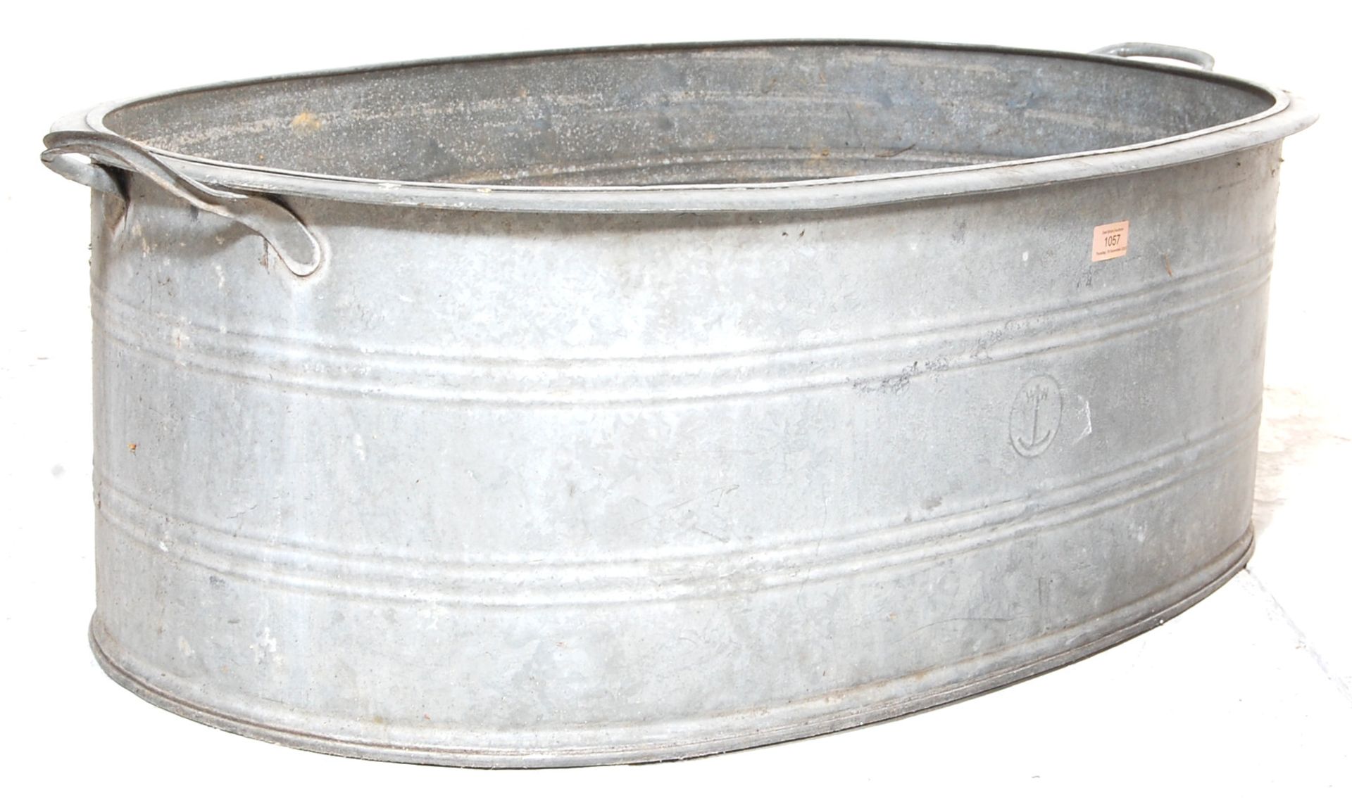 A RETRO 20TH CENTURY RECLAMATION GALVANISED BATH