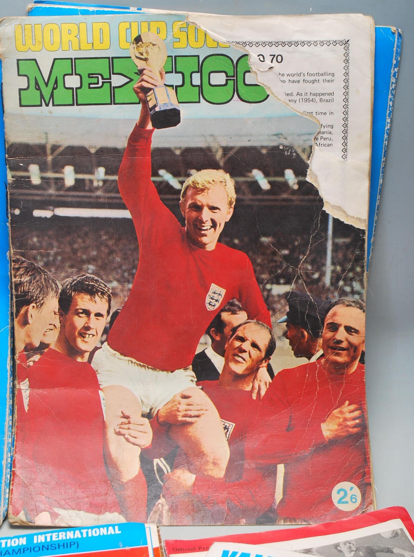 A QUANTITY OF VINTAGE ENGLISH FOOTBALL PROGRAMS - Bild 10 aus 10