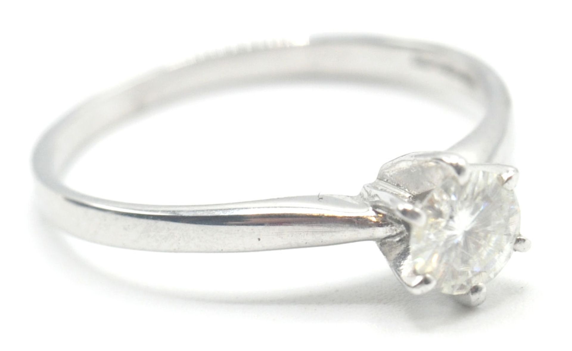 HALLMARKED 18CT WHITE GOLD DIAMOND SOLITAIRE RING