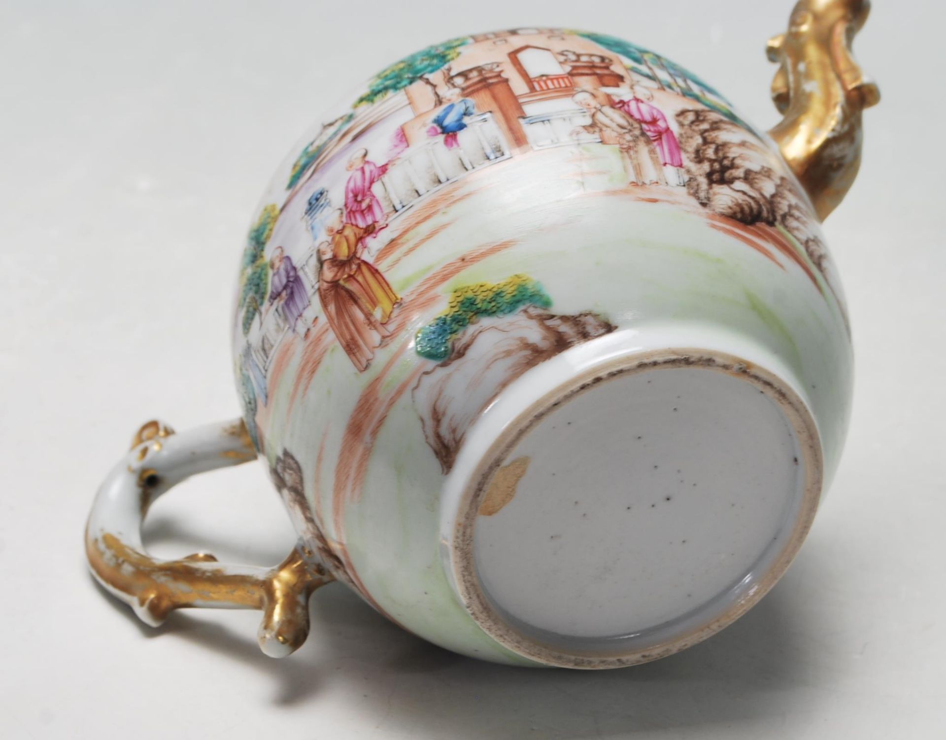 19TH CENTURY QIANLONG FAMILLE ROSE TEAPOT WITH FINE HANDPAINTED SCENES - Bild 6 aus 8