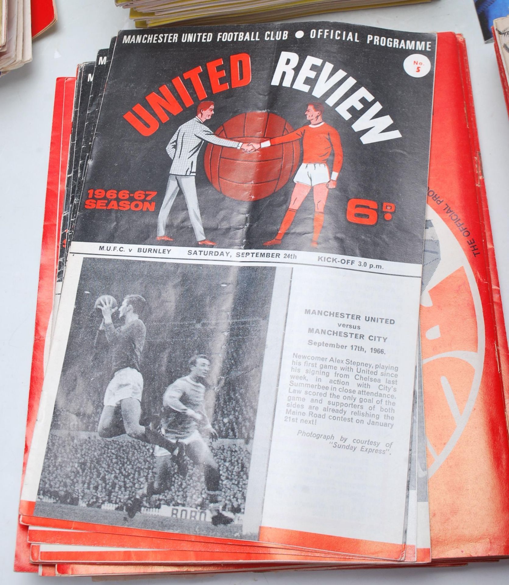 GOOD COLLECTION OF MANCHESTER UNITED RELEATED FOOTBALL PROGRAMMES - Image 5 of 8