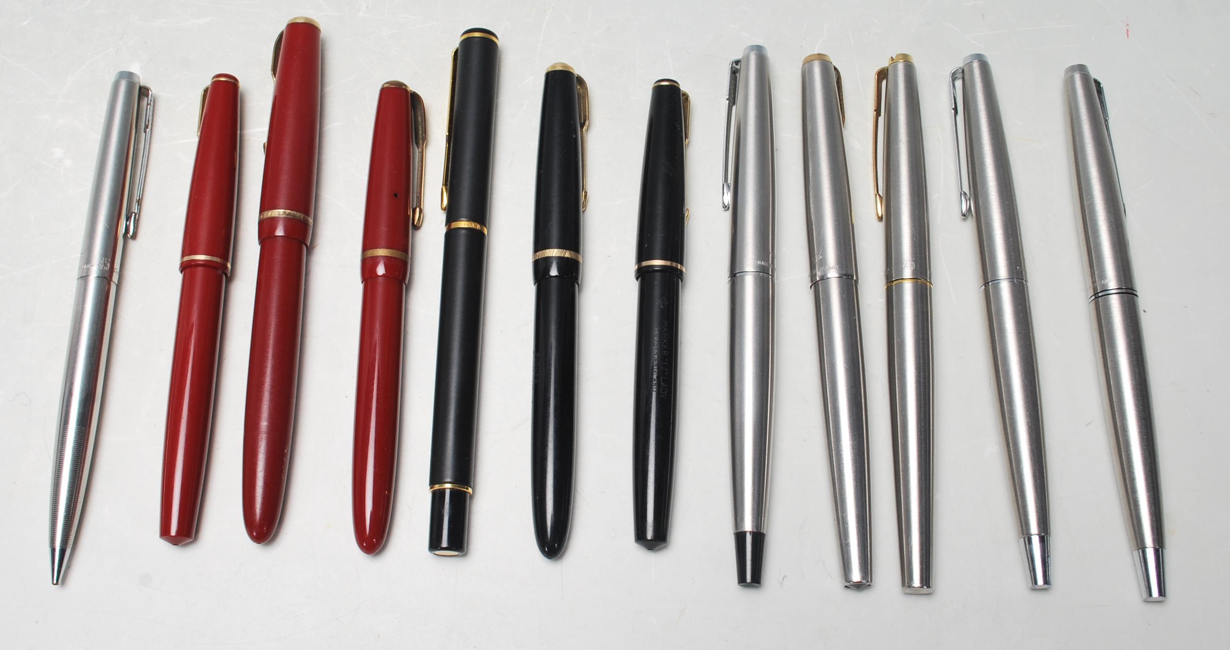 12 VINTAGE PARKER FOUNTAIN PENS