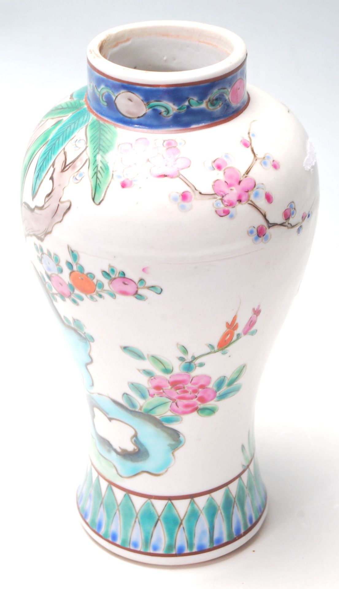 CHINESE REPUBLIC PERIOD FAMILLE ROSE BALUSTER VASE - Bild 2 aus 6