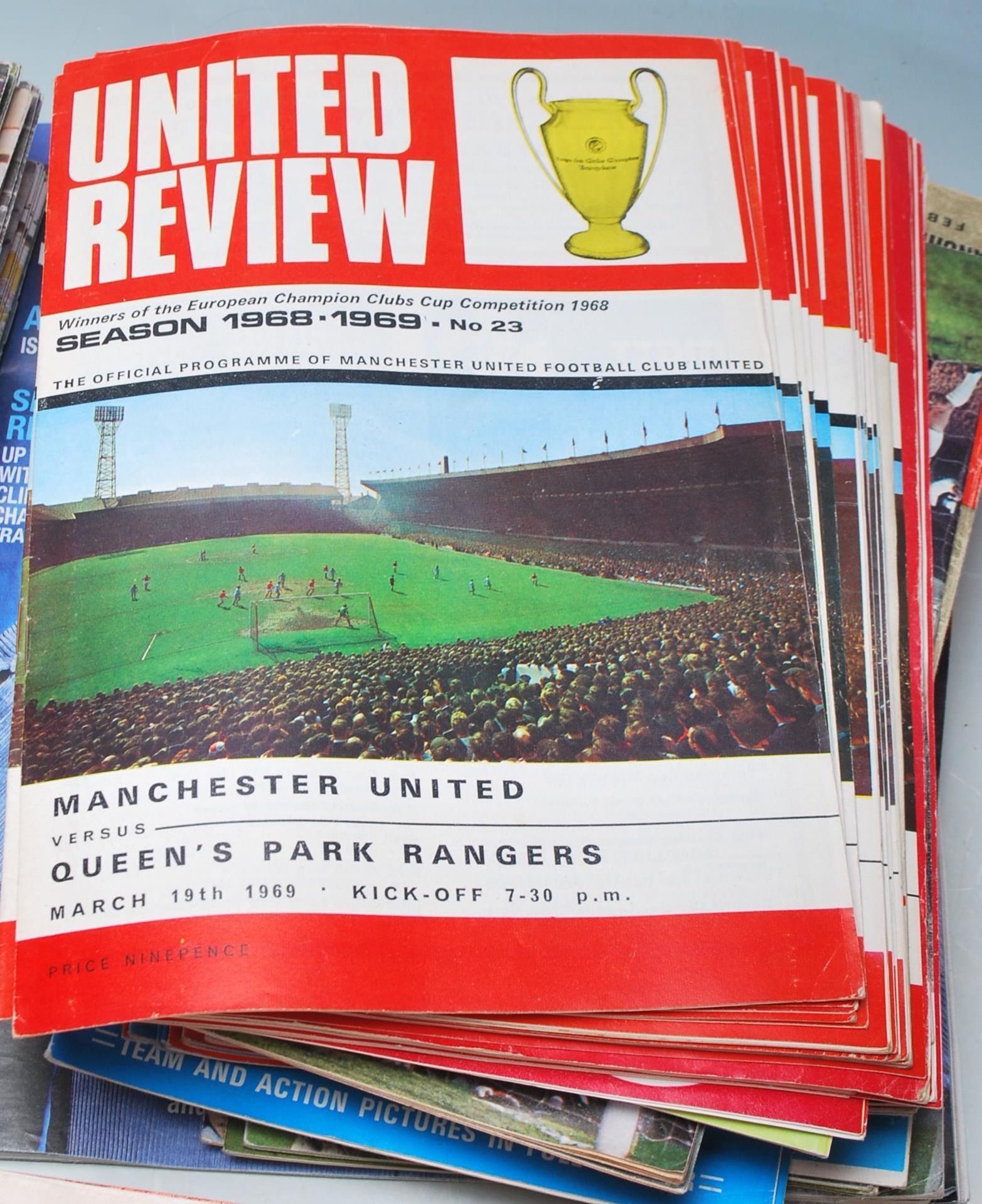 GOOD COLLECTION OF MANCHESTER UNITED RELEATED FOOTBALL PROGRAMMES - Image 8 of 8