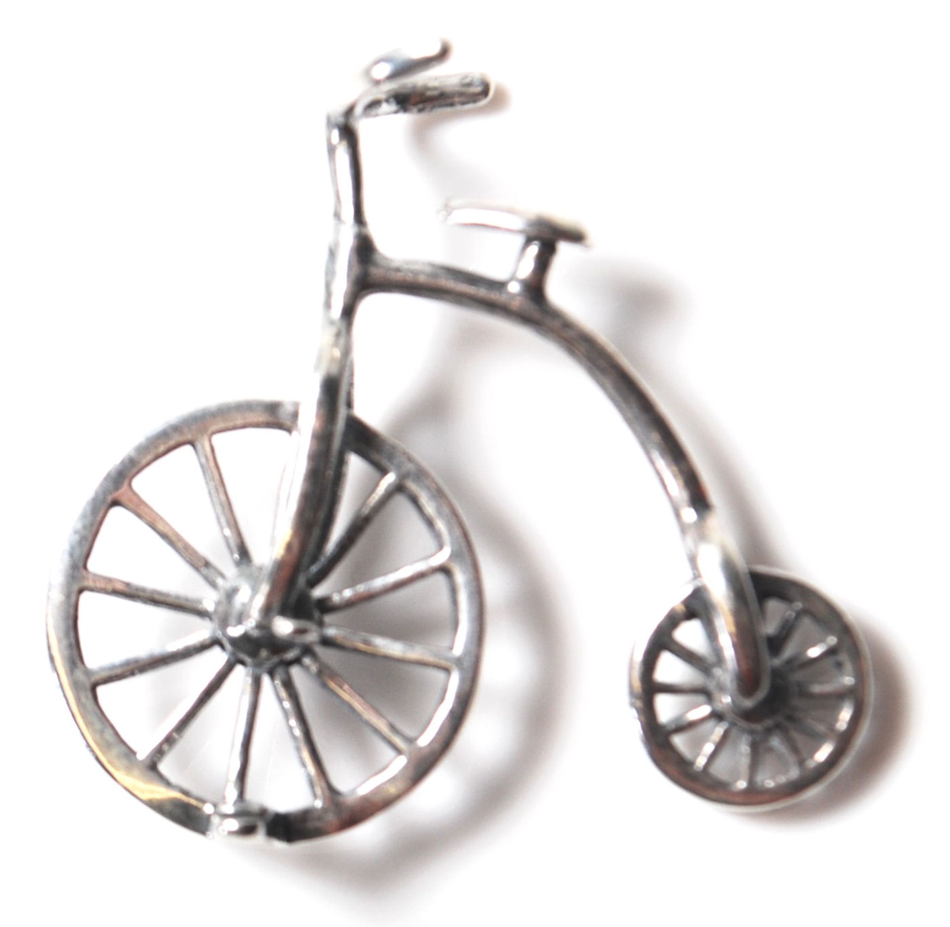 A STAMPED 925 SILVER FIGURE OF A PENNY FARTHING BICYCLE. - Bild 2 aus 4