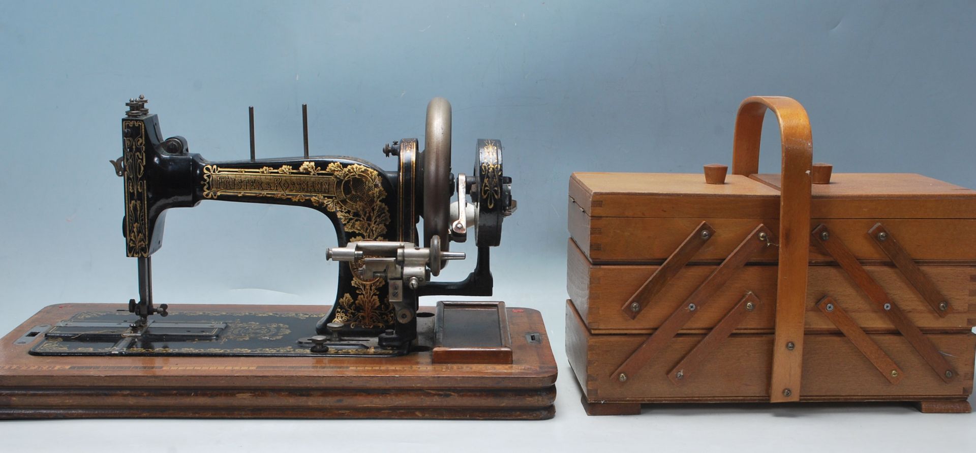 RETRO VINTAGE EARLY 20TH CENTURY SEWING MACHINE AND BOX