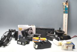 A QUANTITY OF RETRO 20TH CENTURY PHOTOGRAPH CAMERAS EQUIPMENT