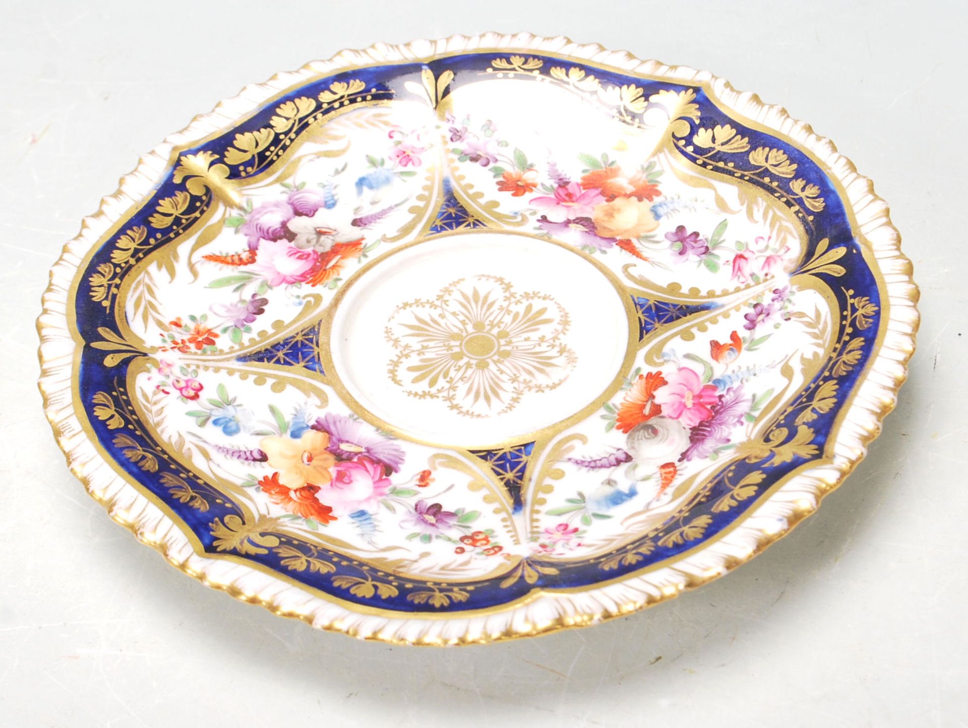 A 19TH CENTURY GEORGIAN COBALT BLUE AND GILT TEA CUP AND SAUCER - Bild 3 aus 8