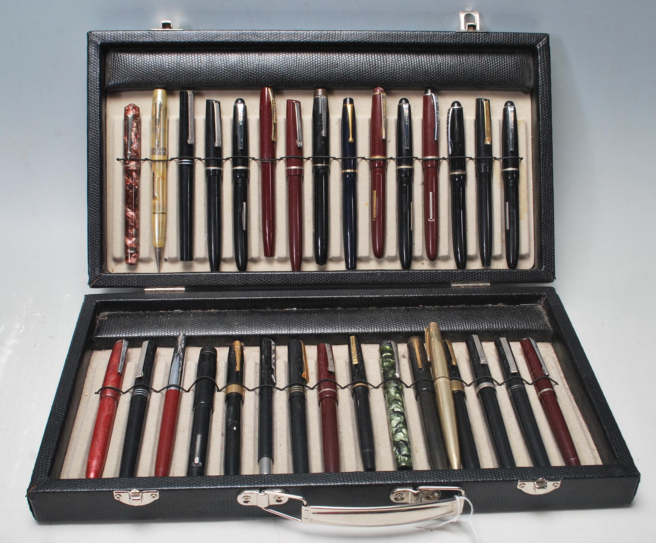 LARGE COLLECTION OF RETRO 20TH CENTURY FOUNTAIN PENS - Image 4 of 4