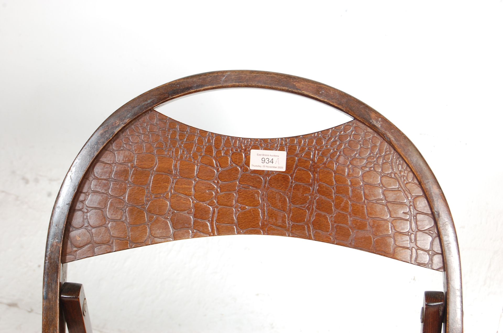 ART DECO CROCODILE SKIN EFFECT FOLDING CHAIR & SEWING BOX - Bild 6 aus 8