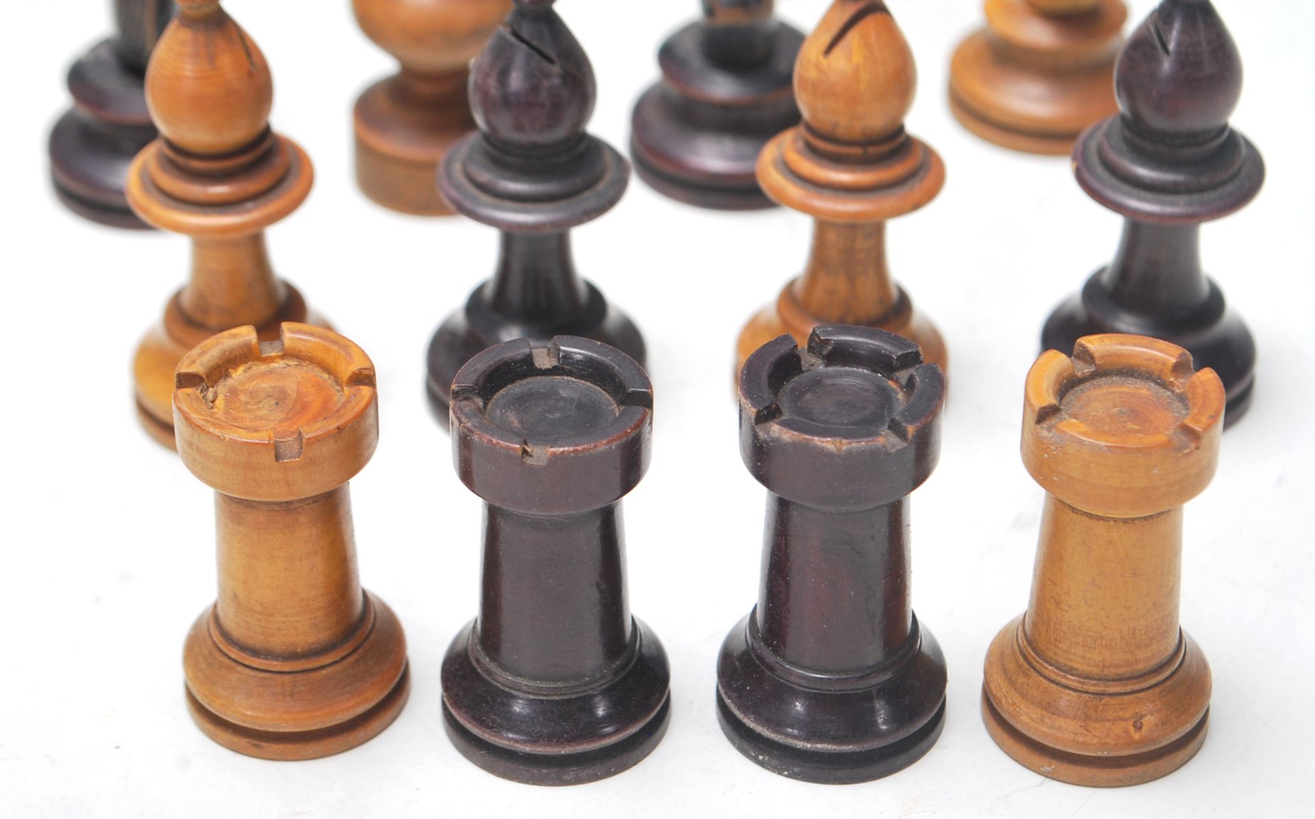 EARLY 20TH CENTURY FRENCH CHESS PIECES - Bild 2 aus 7