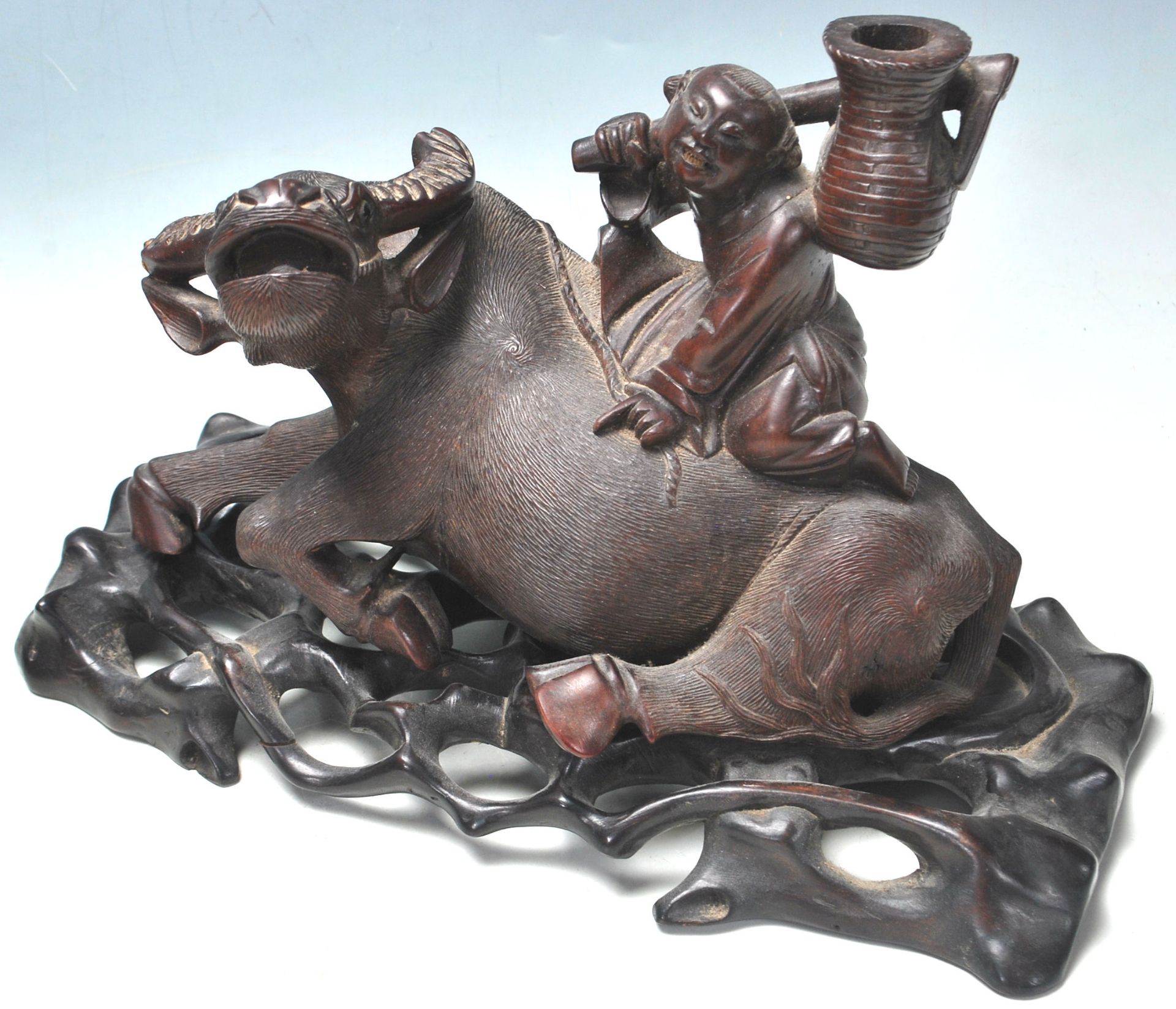 A PAIR OF EARLU 20TH CENTURY CHINESE BULL WITH A BOY SITTING ON HIS BACK - Bild 3 aus 8