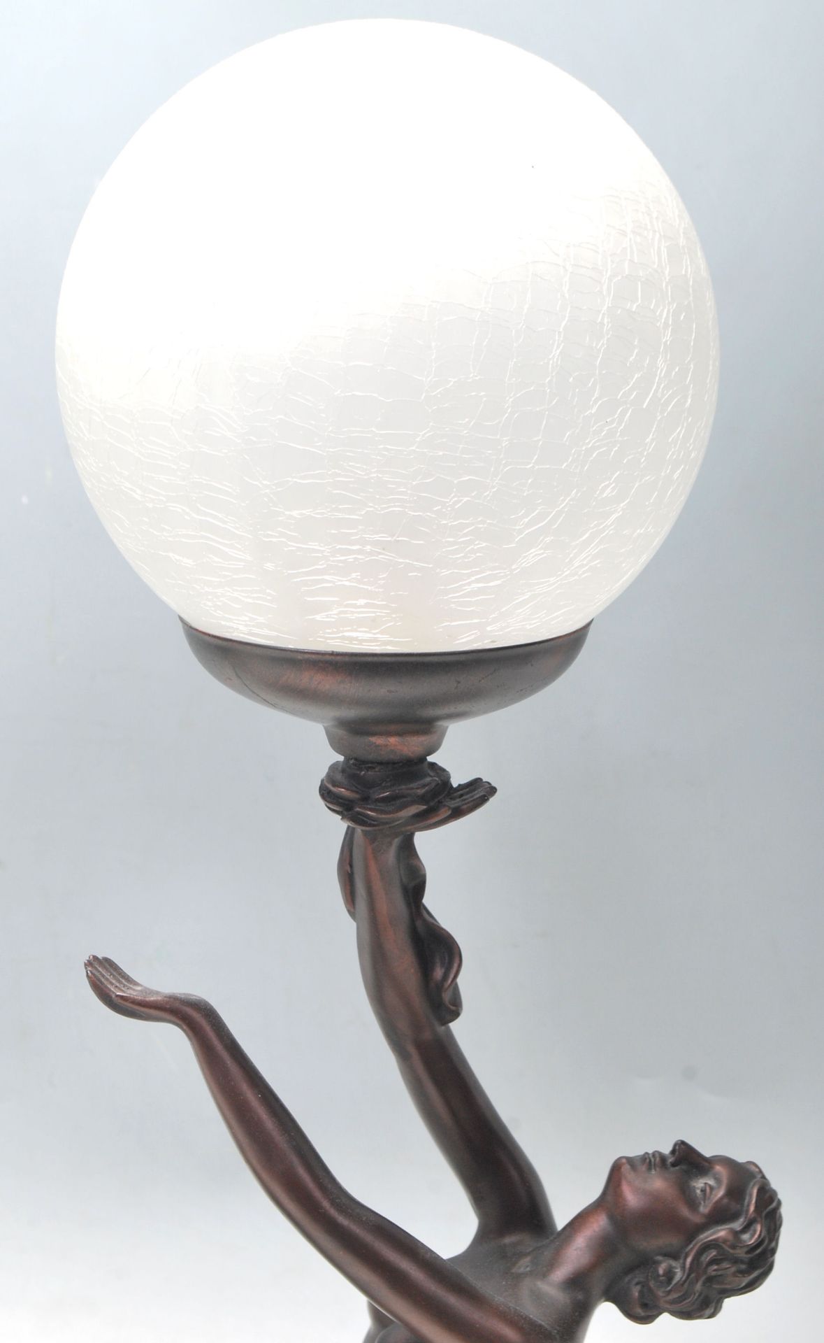 2 ART DECO STYLE BRONZED RESIN TABLE LAMPS - Bild 5 aus 6