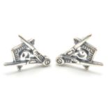 A PAIR OF STAMPED 925 SILVER STUD EARRINGS IN THE FORM OF MASONIC SYMBOL, THE SQUARE AND COMPASSES.