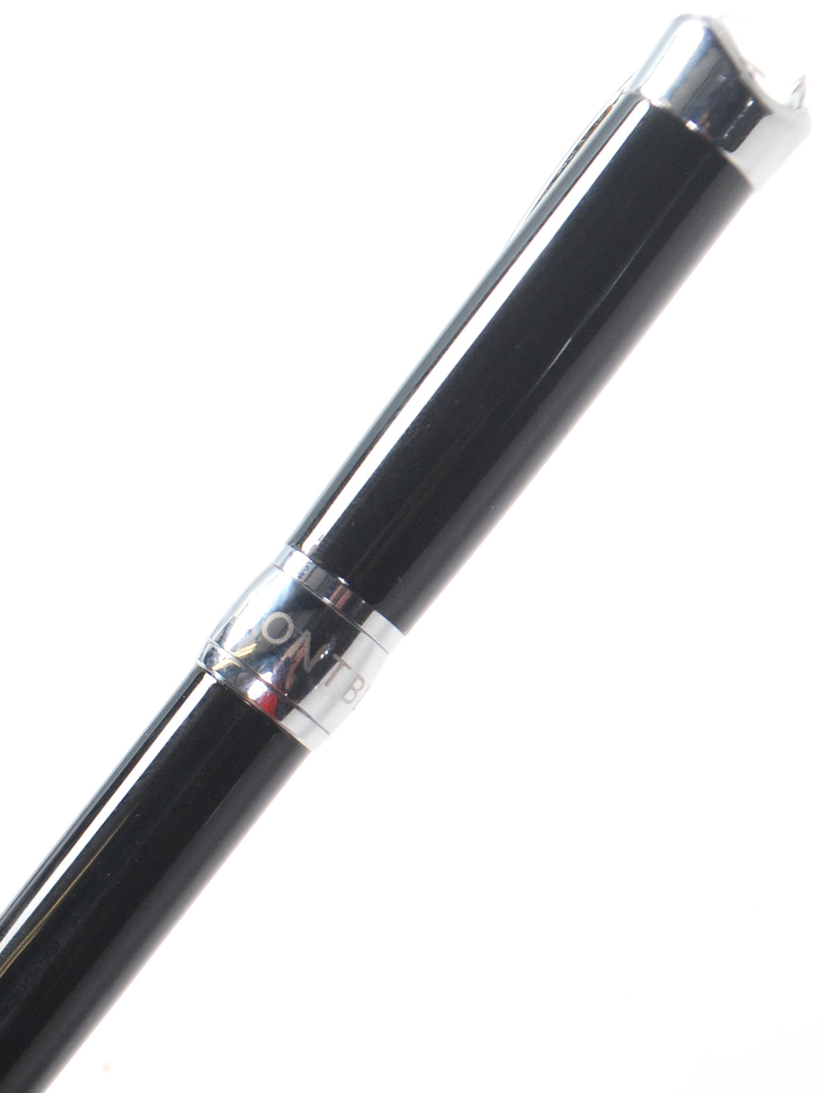 A MONTHBLANC BLACK AND WHITE METAL FOUNTAIN PEN - Image 2 of 8