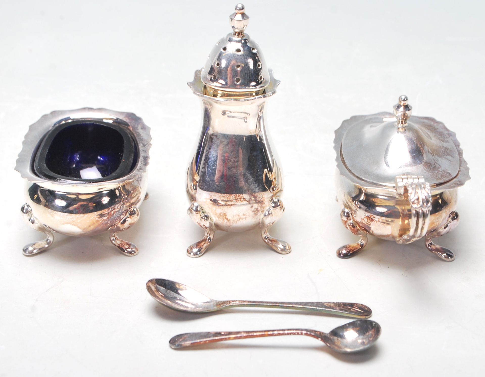 1993 THREE PIECE SILVER CRUET SET BY ALBERT EDWARD JONES - Bild 4 aus 9