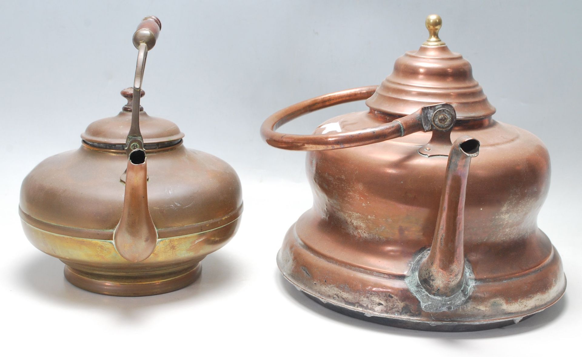 TWO VINTAGE ANTIQUE 19TH CENTURY COPPER KETTLES - Bild 4 aus 7