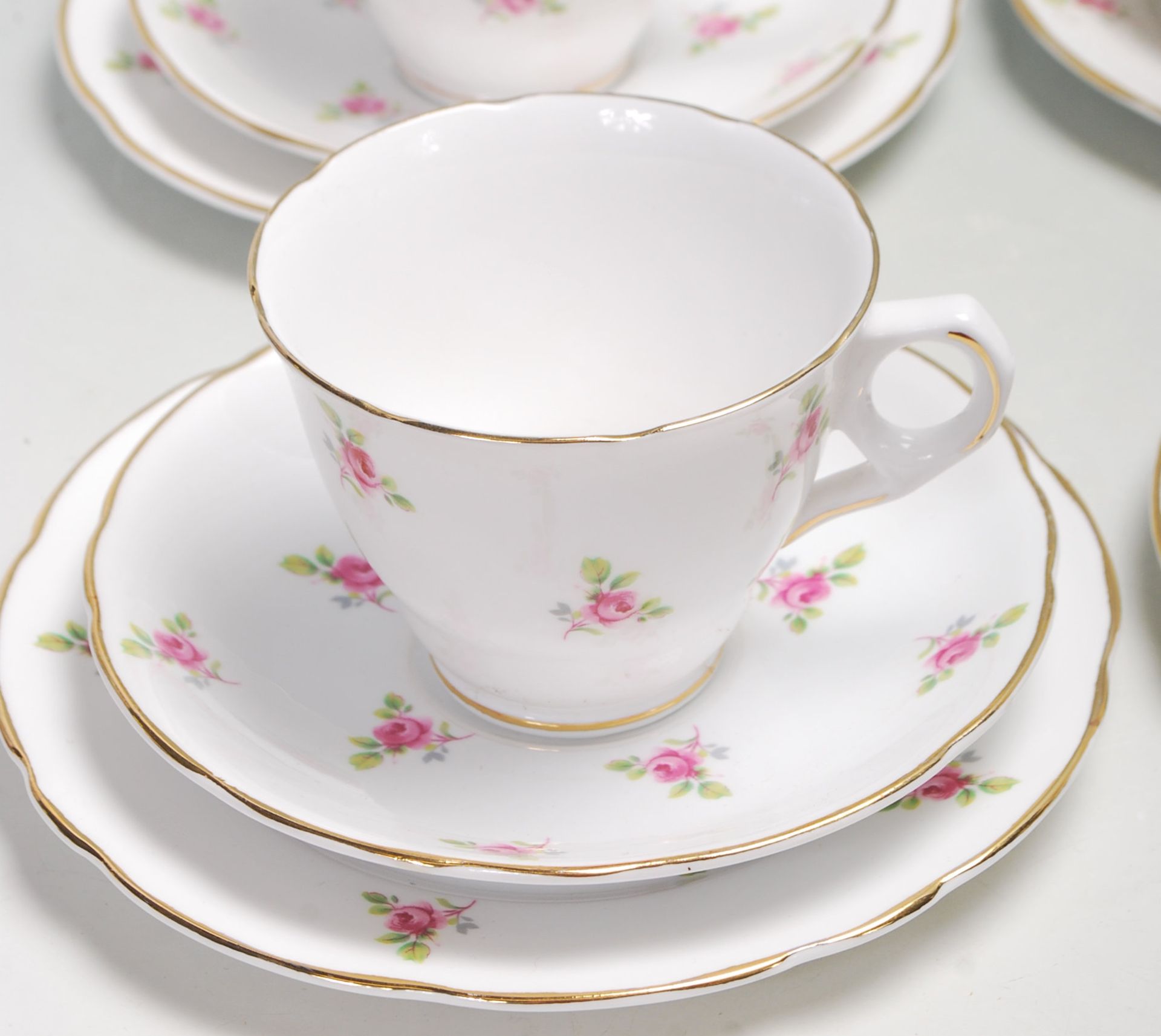 TOYAL STAFFORD FINE BONE CHINA TEA SETS IN ORIGINAL PRESENTATION BOXES - Bild 2 aus 10